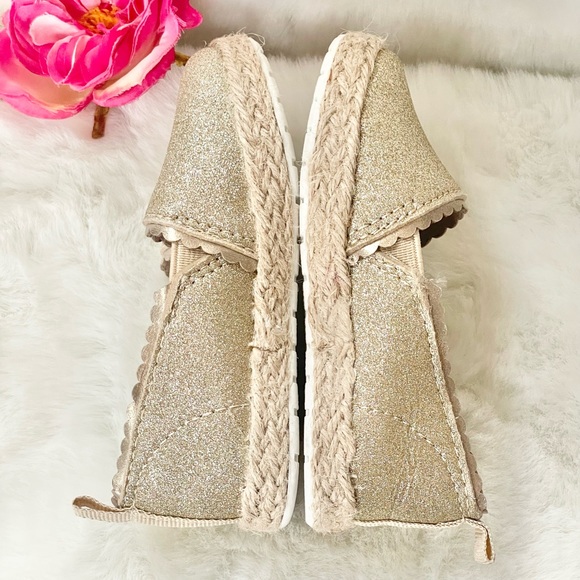 New no tags OSH KOSH B’GOSH GOLD SPARKLY TODDLER SHOES. Wear with dress or jeans - Picture 5 of 6